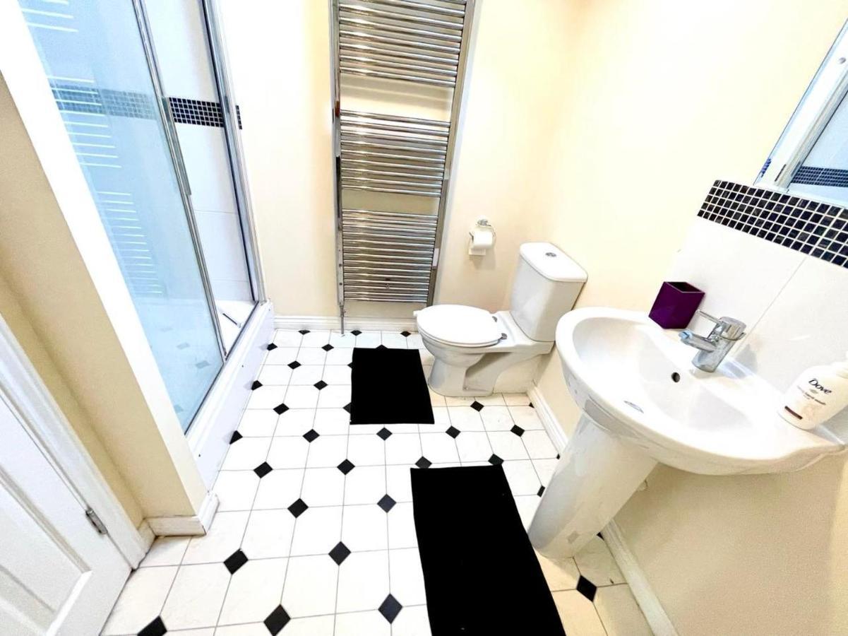 Lakeside Stylish 3 Bedroom House Grays Екстер'єр фото