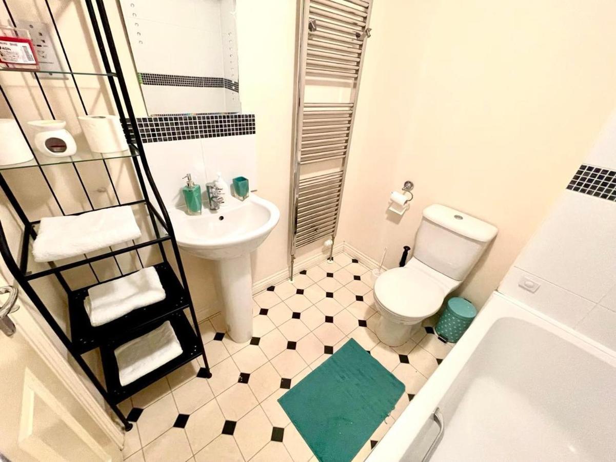 Lakeside Stylish 3 Bedroom House Grays Екстер'єр фото
